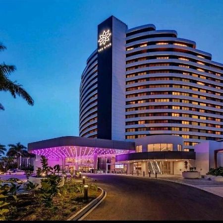 Broadbeach Victoria Square Gold Coast Exterior foto